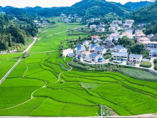 非凡十年丨贵州：开创百姓富、生态美的多彩贵州新未来