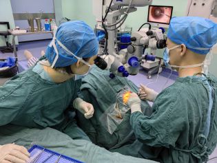 第一师医院眼科：玻璃体切割术 让患者重见清晰“视界”