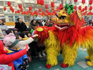 众纺路社区近百名“萌娃”在童趣中体验传统民俗