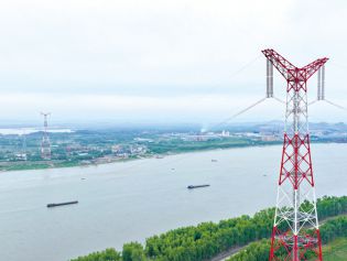 中国特高压：绿电闪送 千里直达
