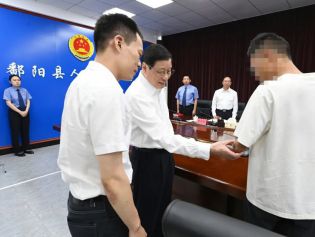应勇在江西鄱阳接访下访