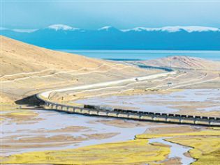 青藏铁路全线开通运营20周年 深刻改变雪域高原面貌